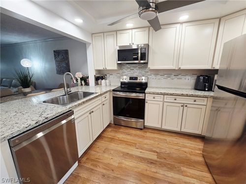 9207-1086 Forest Lakes Dr, NAPLES, FL, 34105-2296 | Card Image