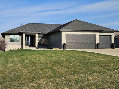 927 Wynstone Dr, Jefferson, SD, 57038-6875 | Card Image