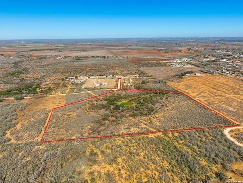 +/- 32.04 ACRES Bluntzer, Jourdanton, TX, 78026 | Card Image