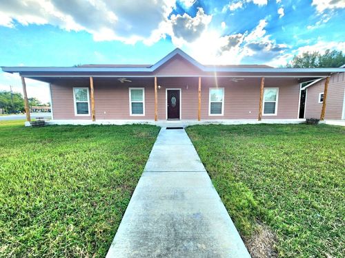 6 Sun Flower Cir, New Braunfels, TX, 78130-7749 | Card Image