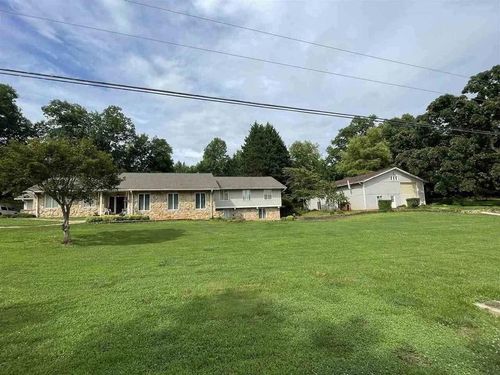 490 Addington Dr, Toccoa, GA, 30577-6041 | Card Image
