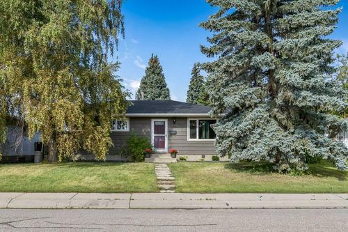 135 Manora Hill Ne, Calgary, AB, T2A4R8 | Card Image