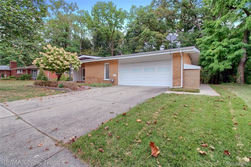 33904 Glenview Dr, Farmington, MI, 48335-3424 | Card Image