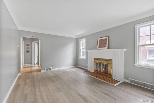 9039 Brace St, Detroit, MI, 48228-1879 | Card Image