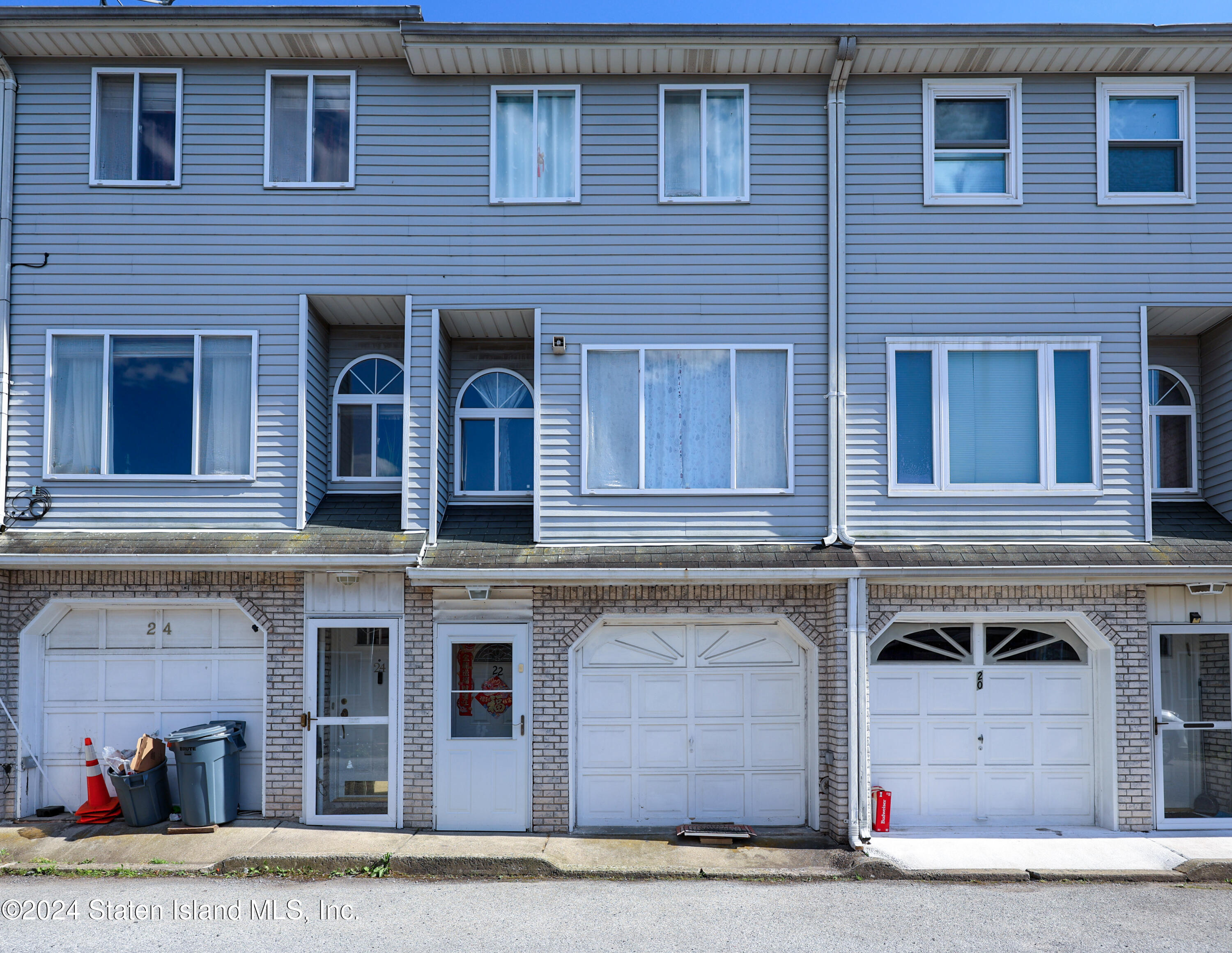 Patty Ct, Staten Island, NY 10312