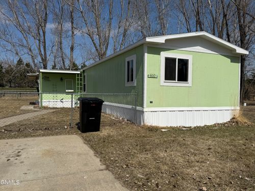 610 Yorkshire Ln, Bismarck, ND, 58504-7356 | Card Image