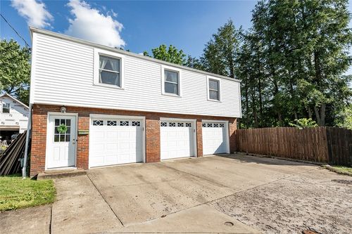 636 Barmore Ave, Grove City, PA, 16127-1324 | Card Image