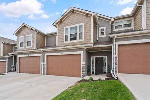 7297 Aaron St, Parkville, MO, 64152-8798 | Card Image