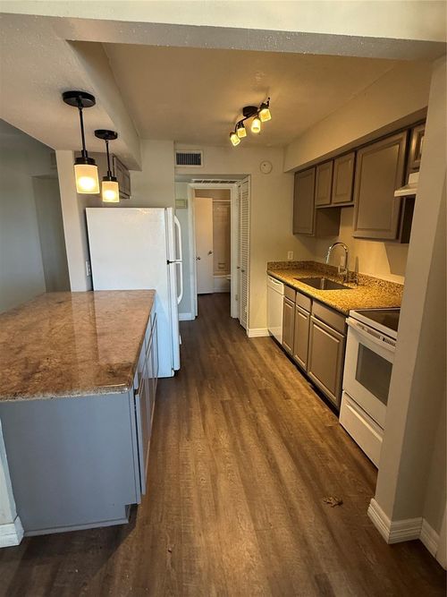 45-17202 Imperial Valley Dr, Houston, TX, 77060-1535 | Card Image