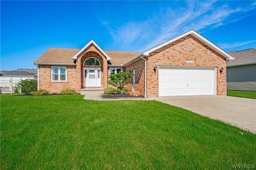 6926 Rebecca Dr, Niagara Falls, NY, 14304-3018 | Card Image