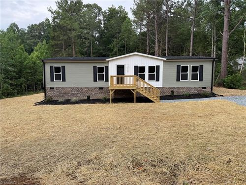 330 Briar Creek Ests, Thomasville, NC, 27360-9530 | Card Image