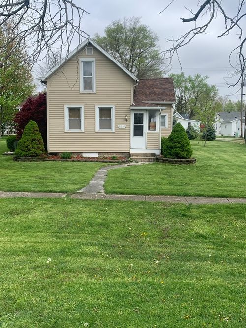 124 E Columbus St, Sibley, IL, 61773-9507 | Card Image