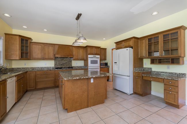 BIG, Spacious Kitchen with Oversized Island, Double Ovens, Gas Stove | Image 15