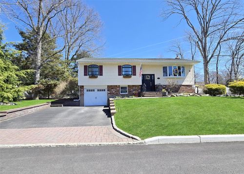 153 Jackson Ave S, Saint James, NY, 11780-2832 | Card Image