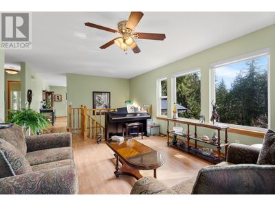 7451 Estate Dr, House other with 3 bedrooms, 2 bathrooms and 4 parking in Anglemont BC | Image 3