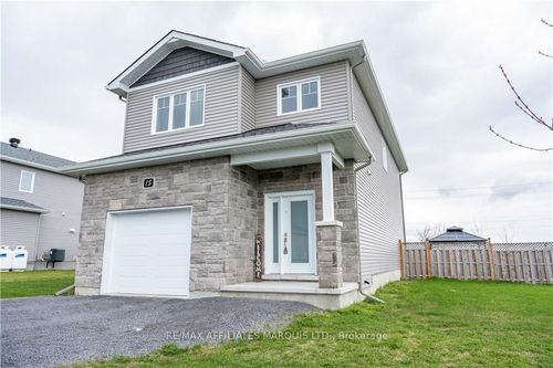 15 Calco Cres, Moose Creek, ON, K0C1W0 | Card Image