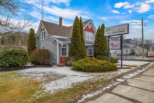 203 Main St, Bourne, MA, 02532-3234 | Card Image