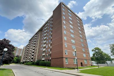 1111 - 175 Hilda Ave, Condo with 3 bedrooms, 2 bathrooms and 1 parking in North York ON | Image 2