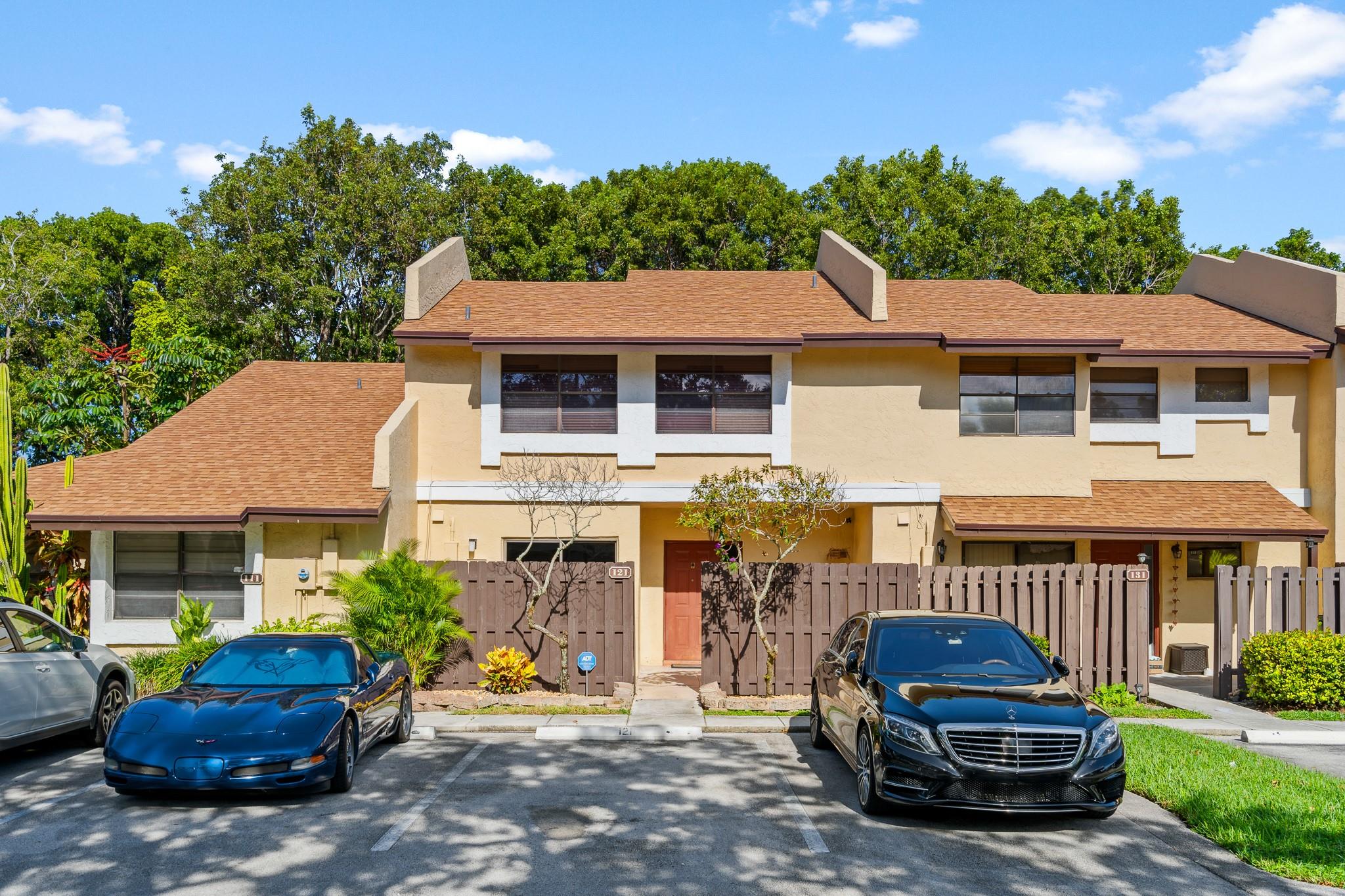 97th Ave, Pembroke Pines, FL 33025