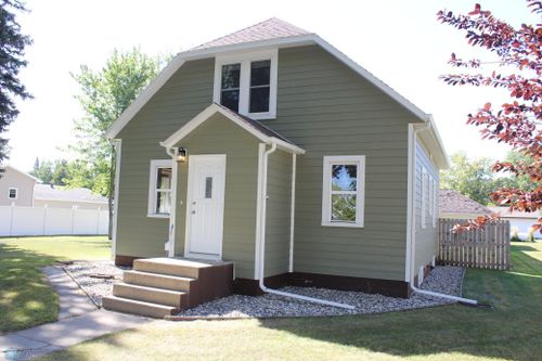 422 4th St, Wyndmere, ND, 58081-4121 | Card Image