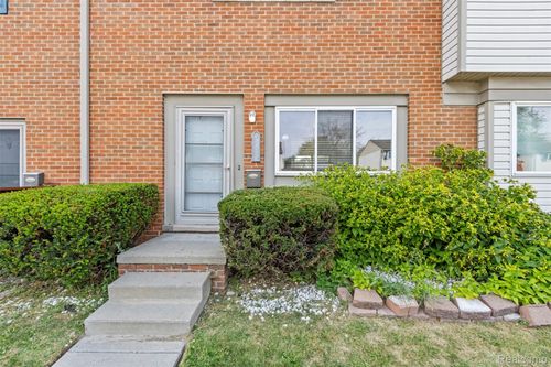 25633 Salem St, Roseville, MI, 48066-5810 | Card Image
