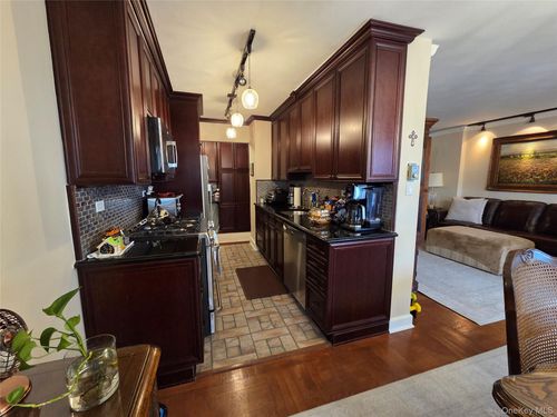 15g-18-05 215th St, Bayside, NY, 11360-2123 | Card Image