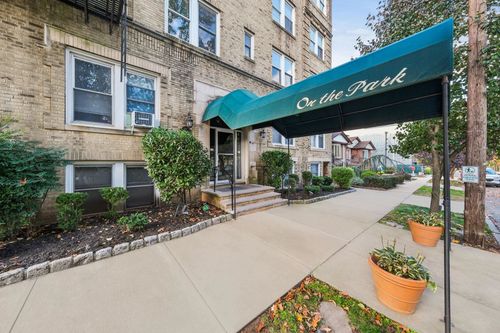 apt-b2-122 39th St, Bayonne, NJ, 07002-1983 | Card Image