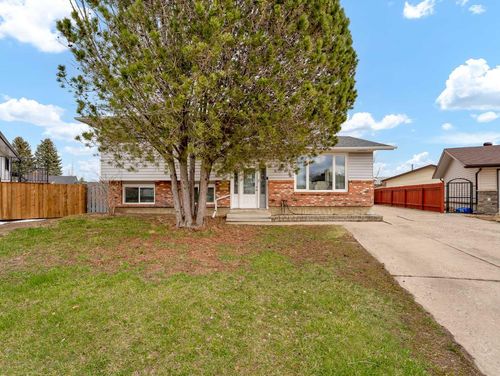 94 Milne Place Se, Medicine Hat, AB, T1A7P3 | Card Image