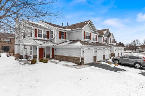 831-831 Genesee Dr, Naperville, IL, 60563-4004 | Card Image