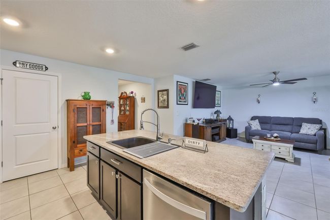 16704 Sunburst Lake St, House other with 3 bedrooms, 2 bathrooms and null parking in WIMAUMA FL | Image 11
