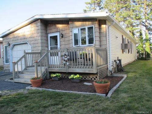 130 Village Cir W, Manorville, NY, 11949-9674 | Card Image