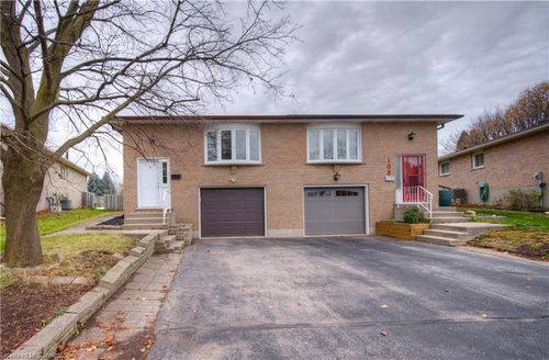 110 Uxbridge Cres, Kitchener, ON, N2E2P8 | Card Image