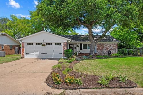 7413 Christopher Ct, North Richland Hills, TX, 76180-6729 | Card Image