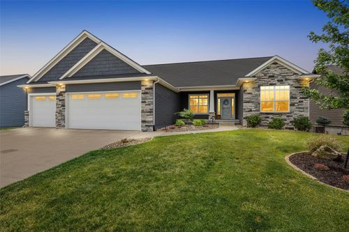 884 Archer Drive, Marion, IA, 52302 | Card Image