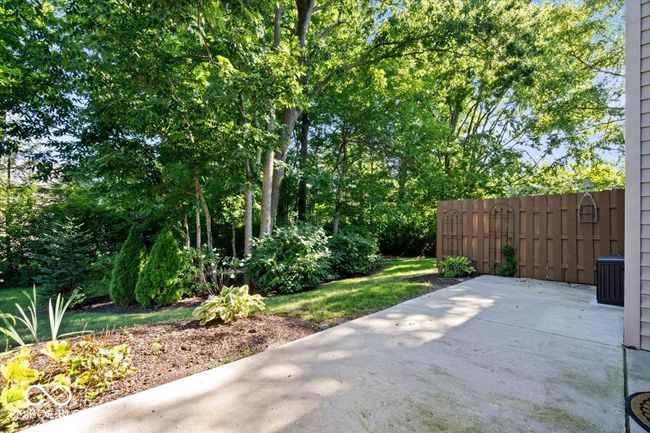 11264 Fonthill Dr, Condo with 2 bedrooms, 3 bathrooms and null parking in Indianapolis IN | Image 23