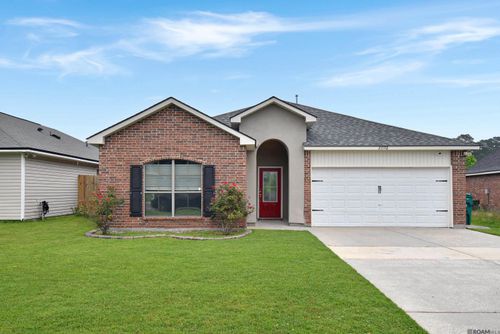 23592 Country Manor Ave, Denham Springs, LA, 70726-6884 | Card Image