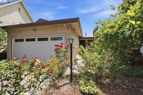 1478 Plaza Dr, Ashland, CA, 94578-1939 | Card Image