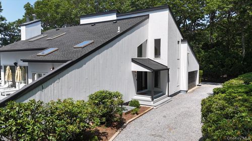7 Midhampton Ct, Quogue, NY, 11959-4208 | Card Image