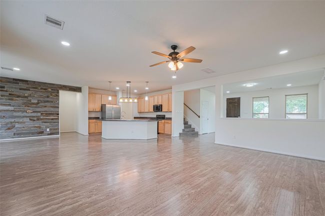 3215 Laurel Bend Ln, House other with 4 bedrooms, 3 bathrooms and 2 parking in Pearland TX | Image 10