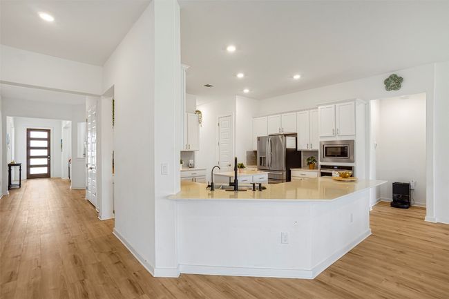 SPECTACULAR KITCHEN WITH QUARTZ COUNTERS, STAINLESS APPLIANCES & CABINETS GALORE !!! | Image 12