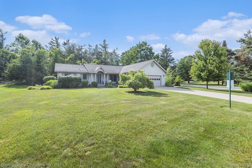 7524 Evergreen Ridge Dr, Harbor Springs, MI, 49740-9035 | Card Image