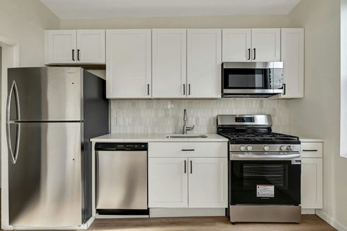 201-7505 Palisade Ave, North Bergen, NJ, 07047-5538 | Card Image