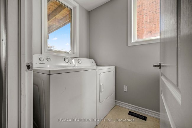 136 Vittorio De Luca Dr, House attached with 4 bedrooms, 3 bathrooms and 1 parking in Vaughan ON | Image 19