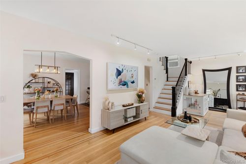 32 Central Pkwy, Mount Vernon, NY, 10552-2234 | Card Image