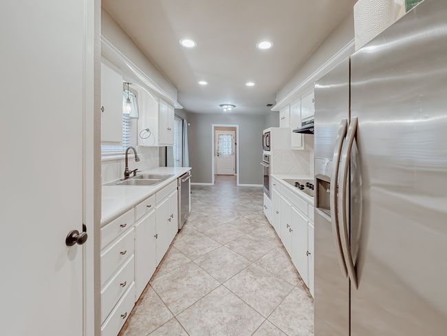 1420 Bowie Cir, House other with 3 bedrooms, 2 bathrooms and null parking in Corsicana TX | Image 9