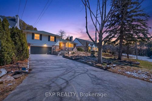 230 Glenwood Cres, Oshawa, ON, L1G3B1 | Card Image