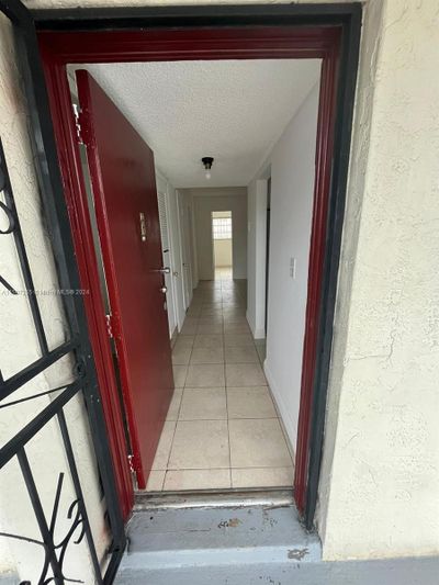 117 - 220 Sw 9th Ave, Condo with 1 bedrooms, 1 bathrooms and null parking in Hallandale Beach FL | Image 2