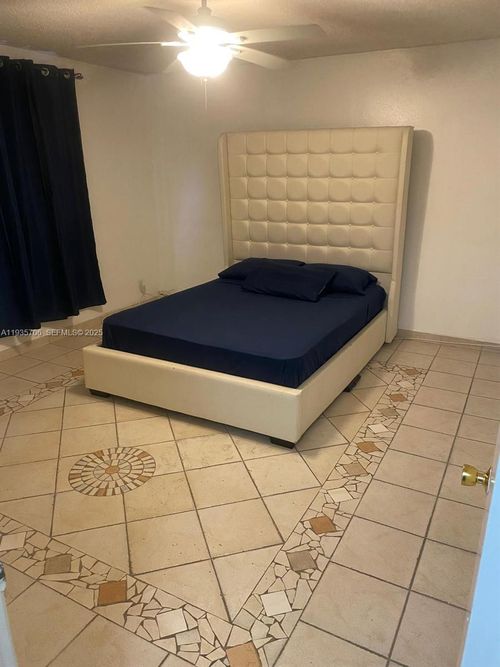 apt-106-400 Se 3rd Ave, Hallandale Beach, FL, 33009-6418 | Card Image