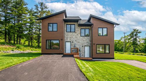 54 Heckman Ave, House with 3 bedrooms, 3 bathrooms and null parking in Bridgewater NS | Card Image
