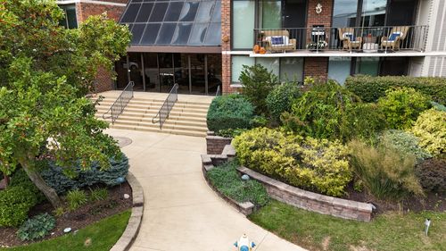 apt-203-2 S Atrium Way, Elmhurst, IL, 60126-5269 | Card Image